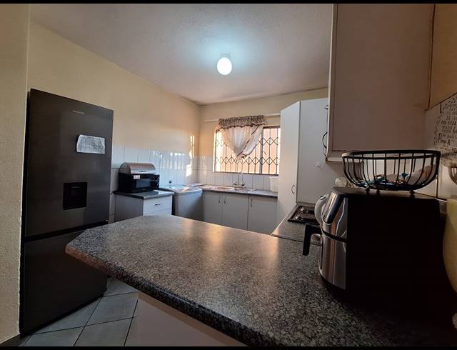 3 BEDROOM FLAT FOR SALE IN RENSBURG